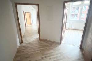Schicke 4-Raumwohnung am Burgsee mit Einbauküche, 2 Bädern, Balkon und Tiefgaragenstellplatz...!!! – Mecklenburgstr. 101, 19053 Feldstadt, Schwerin – Vorschaubild 2