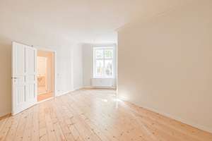 SCHMUCKSTÜCK IM WINSKIEZ! KLASSISCHE SCHÖNE UND RENOVIERTE ALTBAUWOHNUNG! PROVISIONSFREI! – Winsstr. 51, 10405 Prenzlauer Berg, Berlin – Vorschaubild 4