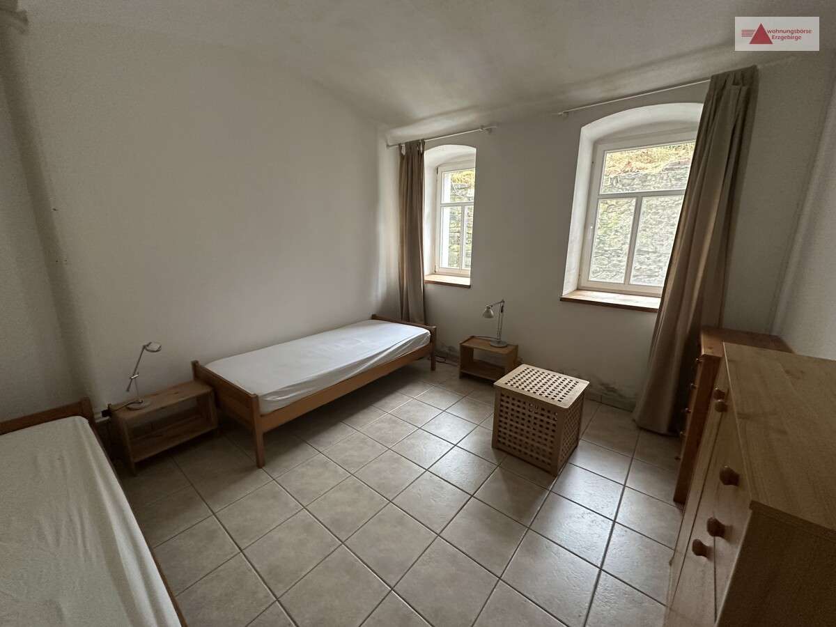 Immobilie in Grünhainichen - Wohnen & Vermieten: 6 Wohnungen, Dreiseitenhof & 6.123 m² Grundstück in Grünhainichen bei Chemnitz - Bild 4