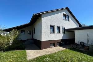 Komfortables Wohnen in einem großzügigen Einfamilienhaus mit Einliegerwohnung – Die vollständige Adresse der Immobilie erhältst du vom Anbieter., 94522 Wallersdorf – Vorschaubild 3