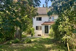 Alte Seele erhofft neuen Schwung – kleine DHH mit parkähnlichem Garten in schöner Lage