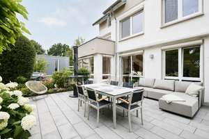 Modernisiertes Einfamilienhaus mit Einliegerwohnung, Küchen, Kamin, Garage und zauberhaftem Garten – Die vollständige Adresse der Immobilie erhältst du vom Anbieter., 73614 Schorndorf – Vorschaubild 12
