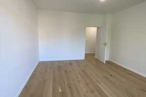 Modernisiert - 3 Zimmer mit Balkon, Einbauküche und Duschbad – Hochstraße 15B, 13357 Berlin – Vorschaubild 4