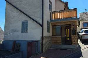 Ihr Traumhaus im Grünen – Vielseitiges Einfamilienhaus mit großem Garten zum Kauf – Lohrheimer Str 4, 65558 Oberneisen – Vorschaubild 2