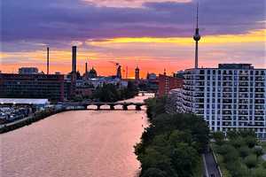 Wohnen in DEM Architektur-Highlight- Traumblick inklusive – Mühlenstraße 60, 10243 Berlin – Vorschaubild 1