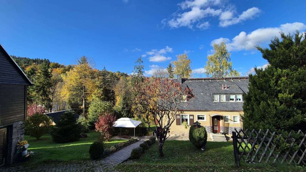 Immobilie in Schwarzenberg/Erzgebirge - Ruhig gelegene Doppelhaushälfte mit schönem Grundstück! - Bild 2