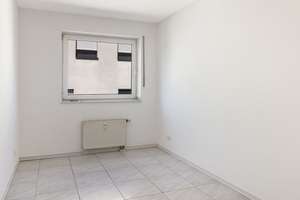 Lichtdurchflutete 4-Zimmer Wohnung mit 2 Balkonen, Garage & Stellplatz. Sehr gute Infrastruktur. – Die vollständige Adresse der Immobilie erhältst du vom Anbieter., 51149 Westhoven, Köln – Vorschaubild 8