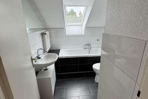 Schöne Dachgeschosswohnung Nähe Innenhafen mit Parkett. – Schlegtendalstraße 5, 47058 Duissern, Duisburg – Vorschaubild 12