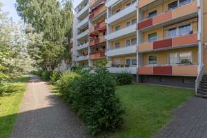 Kurze Wege zum Einkaufen und zur Straßenbahn – ideal für sportliche Mieter... – Johannes-Göderitz-Straße 71, 39130 Neu Olvenstedt, Magdeburg – Vorschaubild 15
