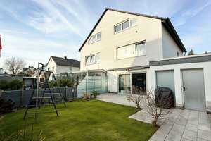 Gepflegte und grundsolide DHH auf 5,5 Z. auf ca. 157 qm in Köln-Rath! Süd-West Garten, XL Garage ...