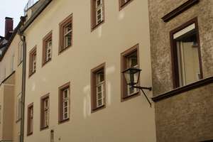 Frisch sanierte Wohnung im Huber`schen Stiftungshaus mit Geschichte