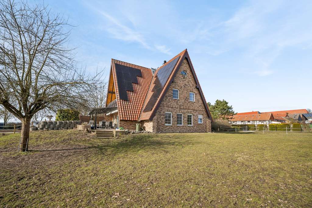 Immobilie in Remlingen-Semmenstedt - Exklusives Anwesen in Feldrandlage - Wohnen mit Weitblick & Tierhaltung möglich - Bild 1