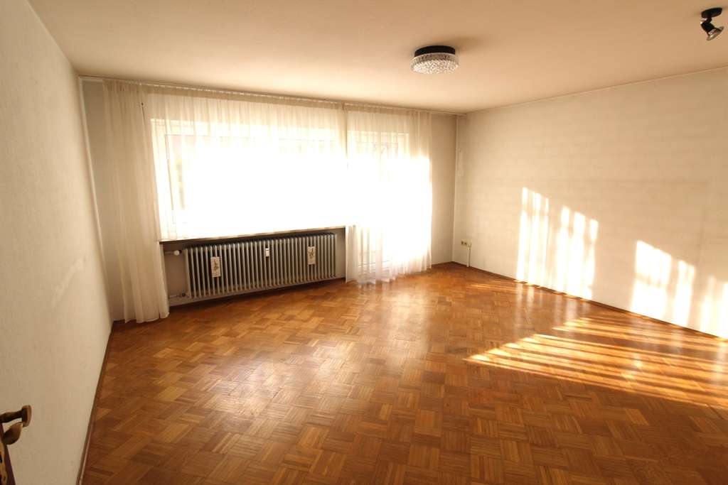 Sonnige 4 Zi. Wohnung mit großem Südbalkon - SOFORT BEZIEHBAR