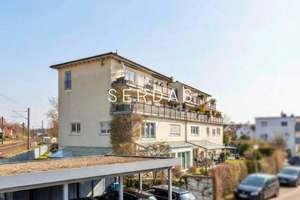 Stadtnah leben, großzügig wohnen – Reihenmittelhaus mit Garten und Dachterrasse