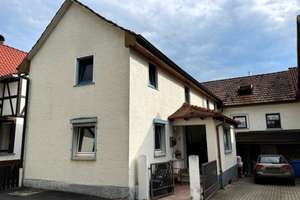 Der Charme des Altbaus trifft Vielfalt – Zweifamilienhaus mit Vorder- u. Hinterhaus! Provisionsfrei! – Die vollständige Adresse der Immobilie erhältst du vom Anbieter., 36199 Rotenburg an der Fulda – Vorschaubild 1