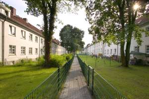 kleine Dachgeschosswohnung mit Duschbad und Gartenmitbenutzung – Bokeler Weg 9, 28239 Ohlenhof, Bremen – Vorschaubild 2