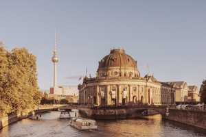 Architektenloft von Brandlhuber+ Muck Petzet: Sichtbeton, offene Edelstahlküche, Westterrasse – Johannisplatz 3, 10117 Berlin – Vorschaubild 15