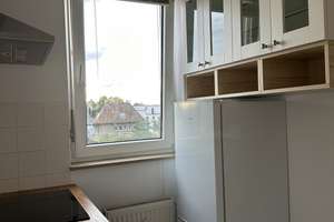 Geschmackvolle teilmöblierte 2-Zimmer-Wohnung mit Balkon und EBK in bester Lage – Die vollständige Adresse der Immobilie erhältst du vom Anbieter., 63225 Langen (Hessen) – Vorschaubild 2