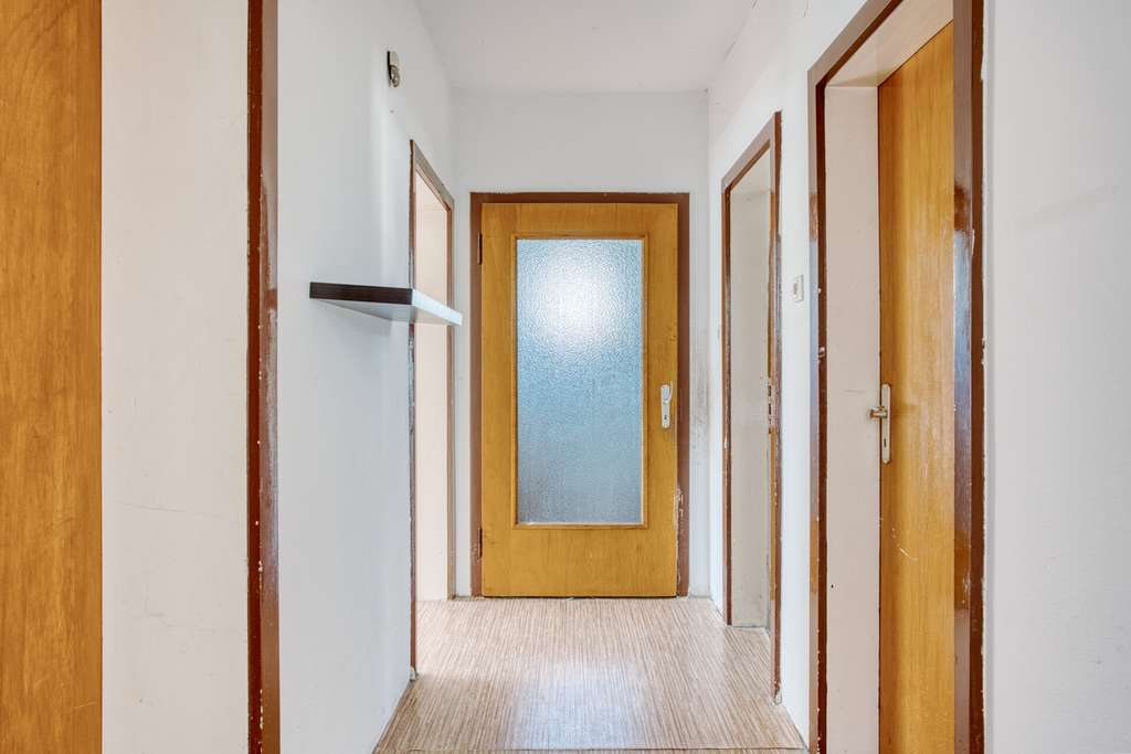 Immobilie in Egglkofen - Einfamilienhaus mit Entwicklungspotenzial in Egglkofen – Raum für neue Perspektiven - Bild 4