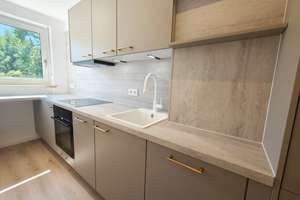 Erstbezug nach Sanierung! Super WG tauglich! inkl EBK! 2-ZKB Wohnung mit Balkon *Provisionsfrei! – Die vollständige Adresse der Immobilie erhältst du vom Anbieter., 81243 Pasing, München – Vorschaubild 3
