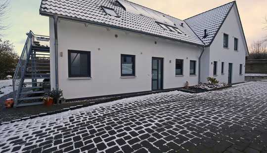 Bild von Freistehendes Wohnhaus mit 3 Wohneinheiten und riesigem Grundstück