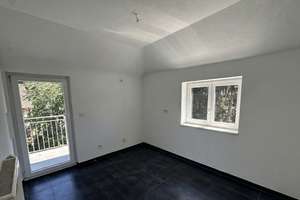 Ein sonniger Balkon im Grünen und schöner Dielenfußboden – Die vollständige Adresse der Immobilie erhältst du vom Anbieter., 70469 Feuerbach-Ost, Stuttgart – Vorschaubild 4