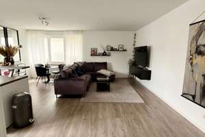 Sehr schöne FRISCH RENOVIERTE 2-Zimmer Wohnung!