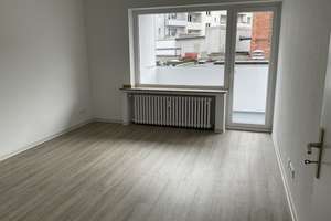 Neues Bad° Neuer Boden° Neues Wohngefühl° 2 Zimmer mit Balkon + separate Küche, guter Schnitt – Weißenburgstraße 67, 40476 Derendorf, Düsseldorf – Vorschaubild 2