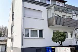 -- KAPITALANLEGER AUFGEPASST! GEPFLEGTE DG-WOHNUNG AM ORTSRAND VON KNIELINGEN INKL. STELLPLATZ --