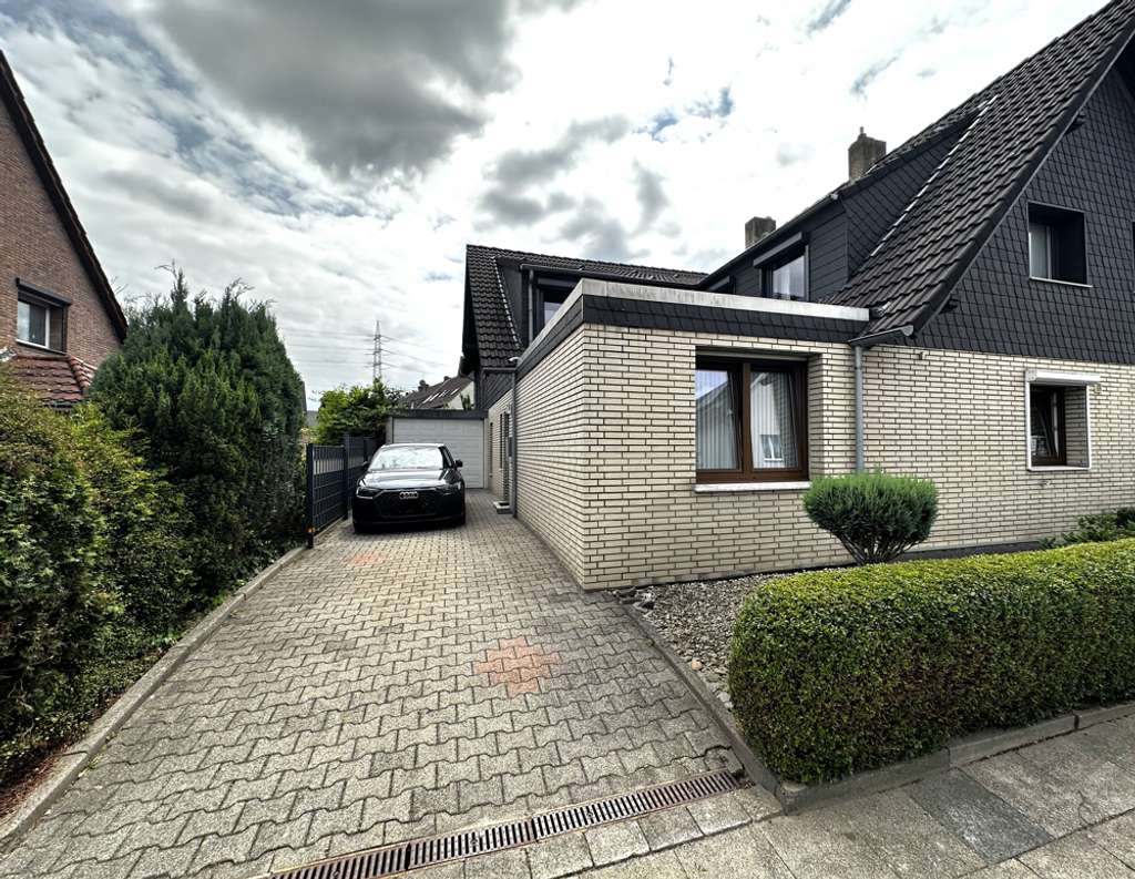 Doppelhaushälfte mit großem Garten und Garage in Essen-Karnap!