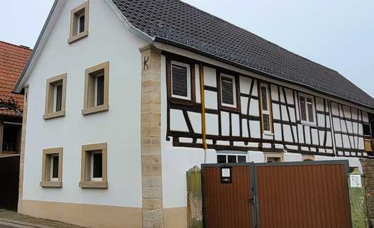 Umfangreich saniertes EFH mit Scheune in guter Lage in Klingenmünster
