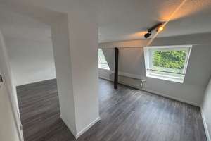 Teilweise renoviert! 2 Zimmer-Dachgeschosswohnung in Vohwinkel – Möbecker Straße 19, 42327 Elberfeld West, Wuppertal – Vorschaubild 4