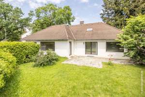 Einfamilienhaus-Bungalow mit schönem Südgarten (5 Gehminuten zur S-Bahn) – Die vollständige Adresse der Immobilie erhältst du vom Anbieter., 82223 Eichenau – Vorschaubild 2