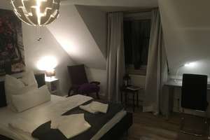 Möblierte 3-Zimmer-Wohnung in Köln-Sülz – ab 1. September – ideal für Unternehmen oder Berufstätige – Gottesweg 114, 50939 Sülz, Köln – Vorschaubild 1