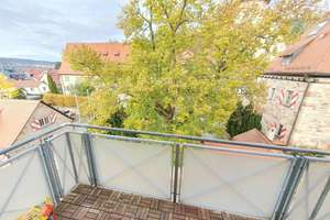 Balkon, TG-Stellplatz, Aufzug - Helle 3-Zimmer-Maisonette Baujahr 98 mit Tageslichtbad und Parkett! – Bärengasse a.A., 7747 Lobeda-Altstadt, Jena – Vorschaubild 1