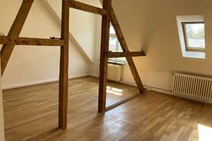 Schöne 2 Zimmer- Dachgeschosswohnung mit Eichenparkett in Wuppertal-Barmen