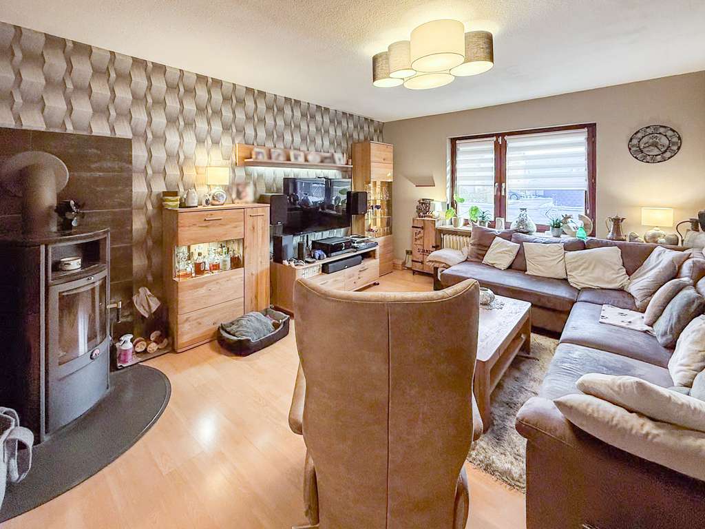 Immobilie in Schiffdorf - Zweifamilienhaus mit großem Grundstück und Garage in Spaden - Bild 4