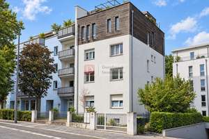 Top!! Sanierte 3-Zimmer-Wohnung mit Wintergarten im 1. OG