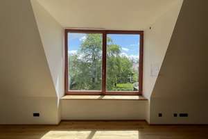 DESIGNVILLA NYMPHENBURG | PENTHOUSE-WOHNWELT MIT LOGGIA & BEEINDRUCKENDER DACHARCHITEKTUR