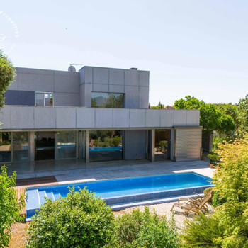 Designerhaus mit Garten, Privatwald und Pool in Mas Pau Avinyonet de PuigventÓs