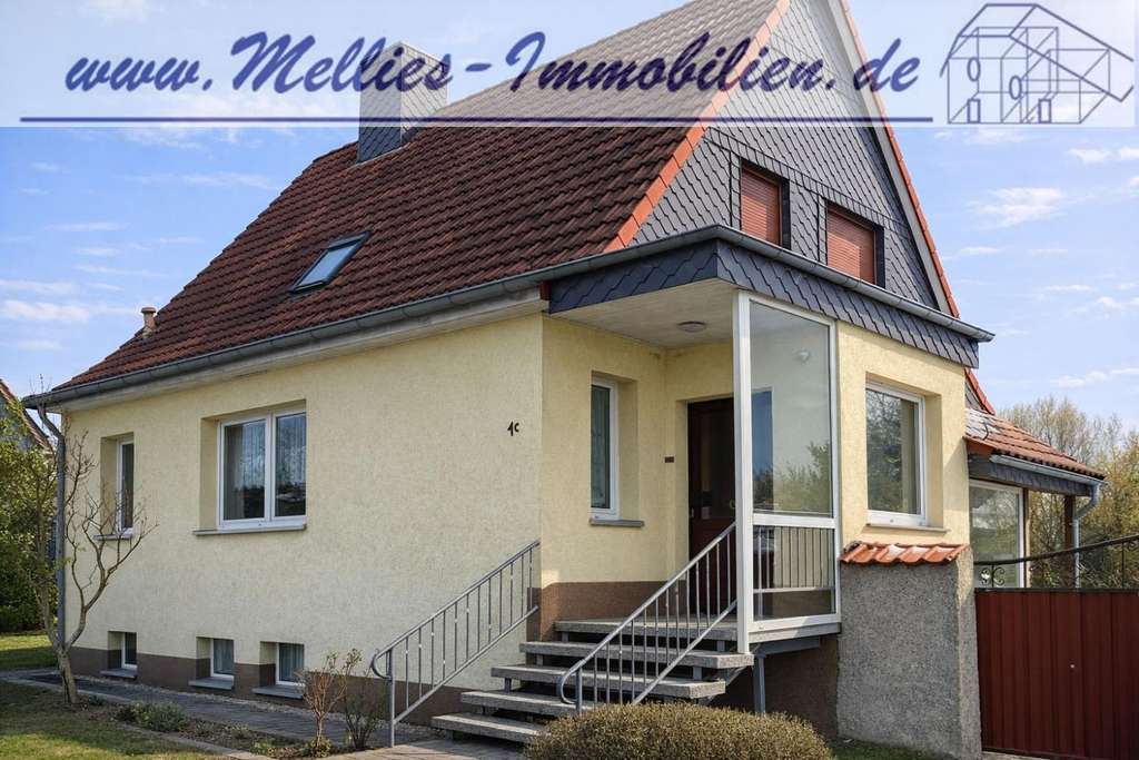 Immobilie in Diesdorf - Dieses Einfamilienhaus ist in Massivbauweise mit viel Nebengebäude - Bild 0