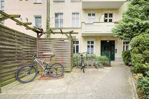 JETZT PROVISIONSFREI INVESTIEREN: Solide vermietete 3-Zimmer-Kapitalanlage in Charlottenburg – Marie-Elisabeth-Lüders-Str. 9, 10585 Berlin – Vorschaubild 1