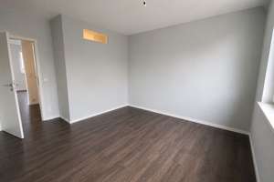 EINZIEHEN UND SICH WOHLFÜHLEN - GEPFLEGTE WOHNUNG MIT LOGGIA