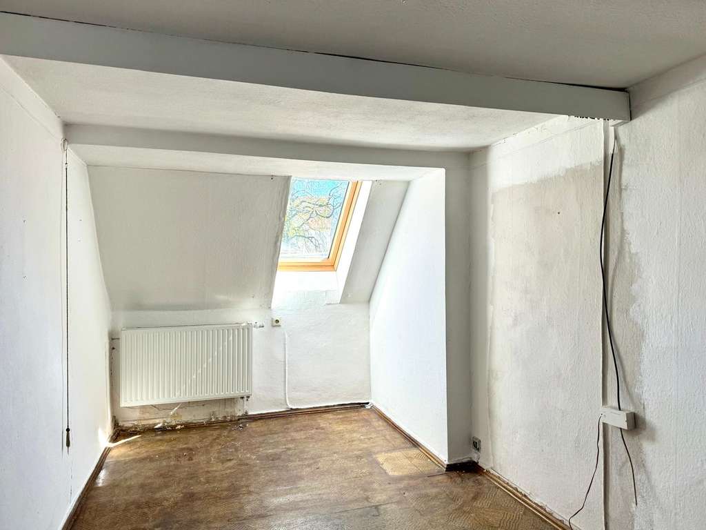 Immobilie in Limbach-Oberfrohna - Sanierungsbedürftiges Mehrgenerationenhaus oder Einfamilienidylle - viel Potenzial zur individuellen - Bild 2