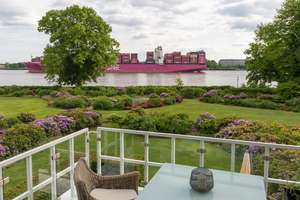 Wohntraum direkt an der Elbe - Exklusive Maisonette mit eigenem Garten, 3 Balkonen & 3 Terrassen