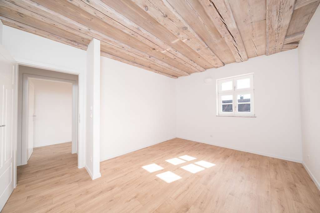 Immobilie in Aurachtal - Hochwertig kernsanierte 3-Zimmer-Wohnung  Balkon und historischem Charakter für Eigennutzer oder Inv - Bild 4