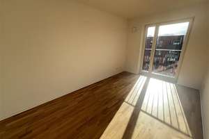 Wohnen über den Dächern Winterhudes: Stilvolle 2-Zimmer-Wohnung mit Weitblick – verfügbar ab 01.09.2 – Feldahornweg 16, 22303 Winterhude, Hamburg – Vorschaubild 3