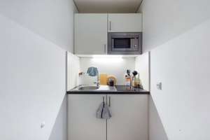 DIE ZIMMEREI | Möbliertes Apartment in beliebter Lage ideal für Young Professionals | Large Bude – Resi-Huber-Platz 1, 81371 Sendlinger Feld, München – Vorschaubild 3