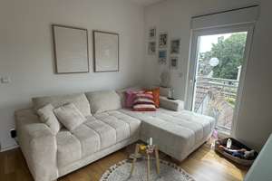 „Moderne 3-Zimmer-Wohnung (75 m²) mit Balkon, elektrischen Rollläden & hochwertiger Einbauküche in D