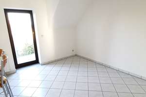 Tolle DG-Whg. mit Balkon, Einbauküche, Designebelag, Bad mir Wanne und Duschaufsatz...... – Charlottenstraße 81, 9126 Gablenz, Chemnitz – Vorschaubild 6